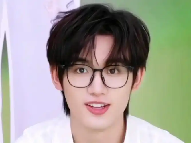 【丁程鑫/直播】"眼镜小丁真的超可爱"