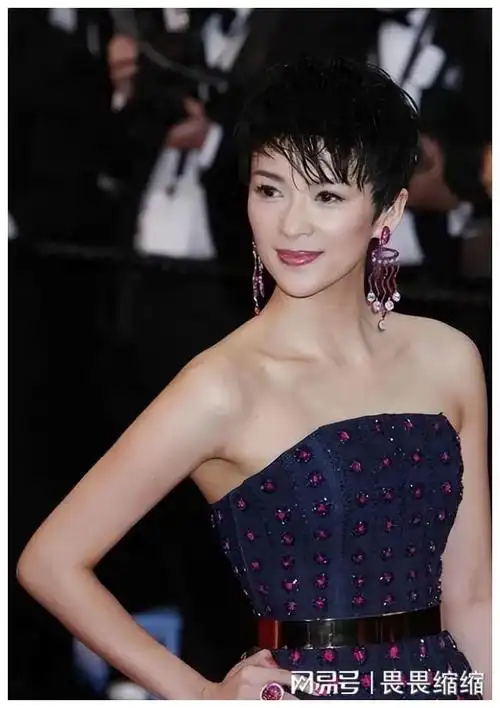 吴君如被外国媒体,误认成章子怡?大赞其短发造型很优雅