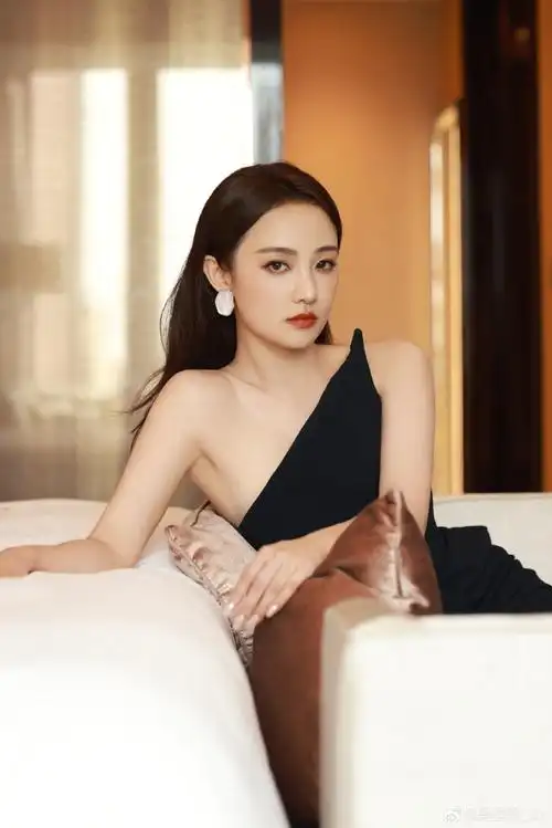 电影百花奖#感谢六公主的邀请,很荣幸来到成都参加百花奖～演员吴佳怡