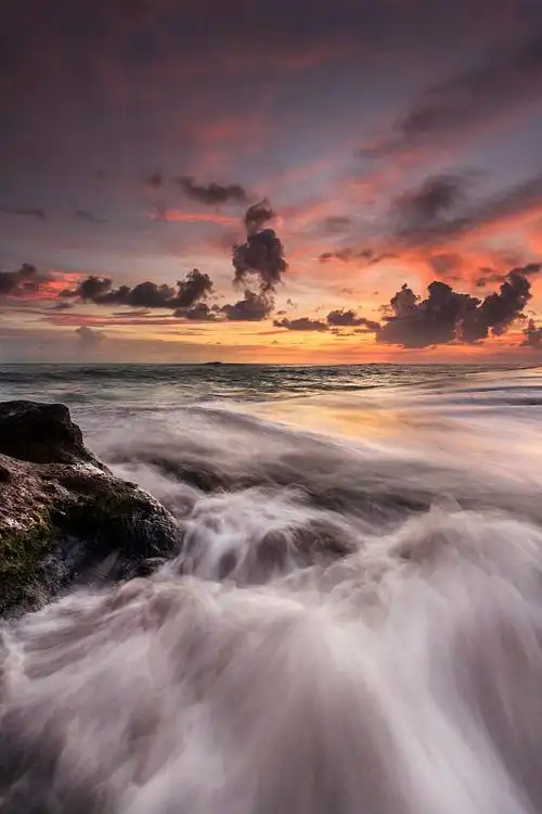 日落时的海景,wongaya gede penebel tabanan摄政,印尼巴厘岛图片下载