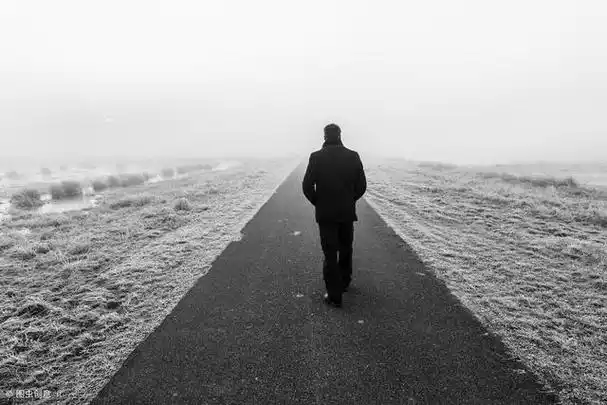 对一个人心寒失望的句子,伤感虐心,看完默默流泪!