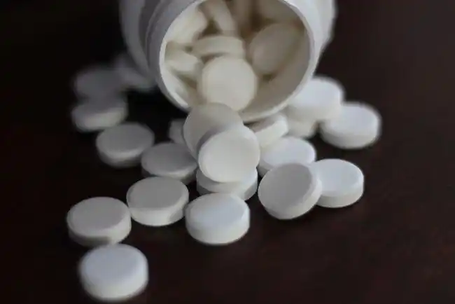 吃了头孢喝酒,真的会危及生命吗?分享几个药物与食物禁忌