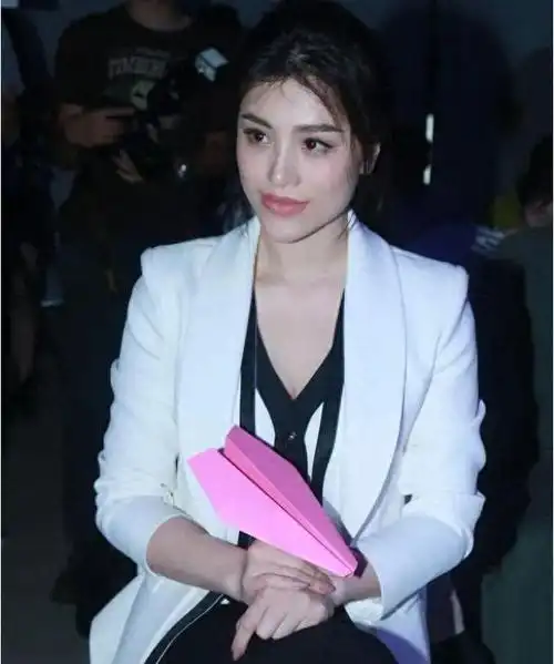 刘翔前妻自曝被潜规则,吴签前女友傍上新顶流|方媛|李玟|吴莎|郭富城