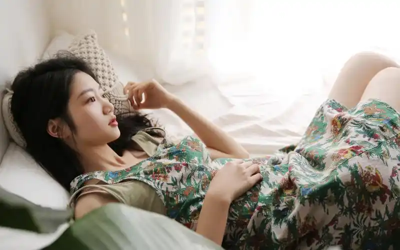 甜美长发美女图片桌面壁纸高清大图预览1920x1200_美女壁纸下载_美桌