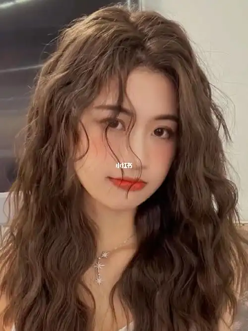 159999中长发女生不能错过的烫发发型～～慵懒蓬松的法式卷发