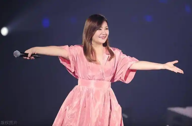 梁静茹这身材,这才是尤物啊!