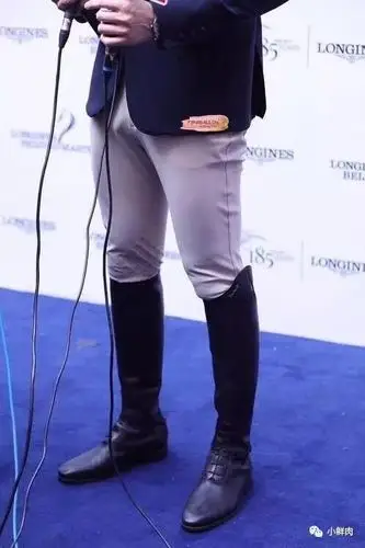 黄景瑜又激凸了胯下自带风情的耿直boy