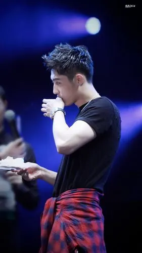 自己做的饭 蹦蹦哒哒也要吃完 不管咸淡 不留遗憾 20161130 黄景瑜