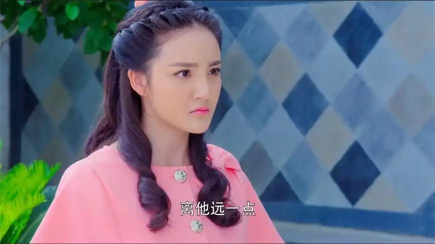 忍冬艳蔷薇蔷薇得知忍冬的身份后不仅干涉她感情连亲爹都争