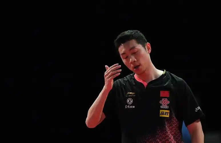 4月23日,许昕在比赛中回球.新华社照片,布达佩斯,2019年4月24日