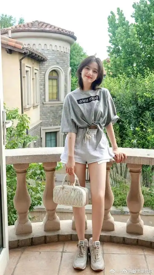 马思纯赵今麦李兰迪同品牌推广照##马思纯赵今麦李兰迪同品牌大片