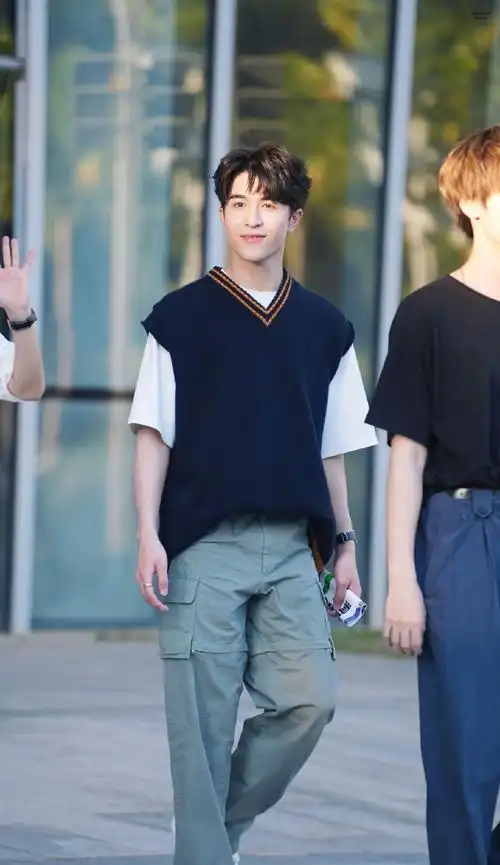 青年演员尹浩宇##尹浩宇原创音乐人