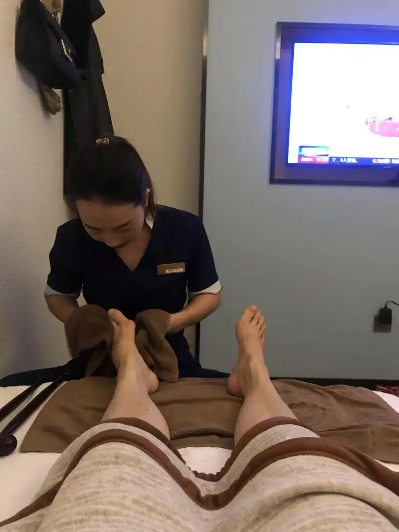 "技师服务好,多给点钱正常",浙江一85岁老人做足疗花掉40万