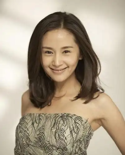 王子文不完美照片展真容登杂志挑战无ps大片