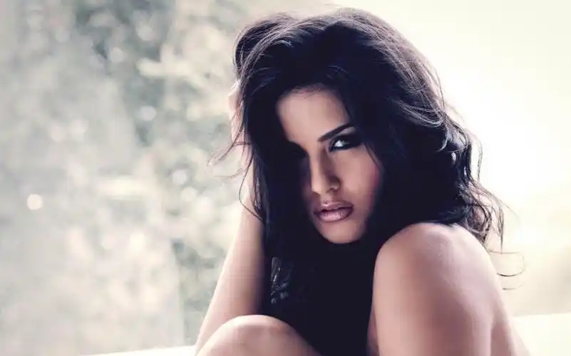 混血女模桑妮·黎翁桌面壁纸 - 第9张