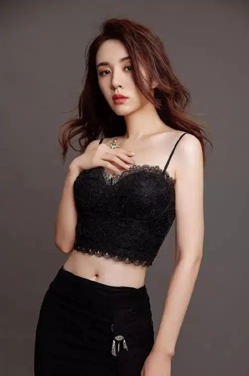 小编在此呼吁想减肥的你们,多多关注王晓晨,每天被她的体重和好身材