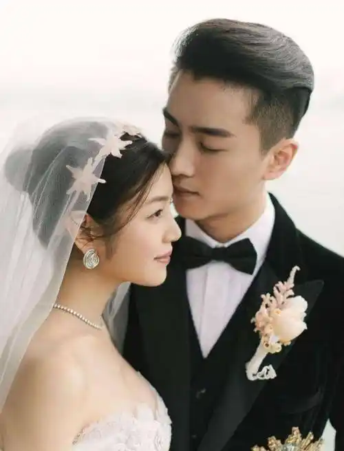 陈晓陈妍希计划生二胎,时隔几年那个头纱吻依旧非常甜蜜,真羡慕_婚礼