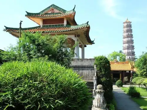 广东雷州三元塔公园