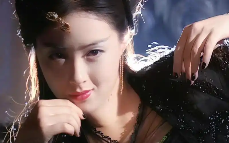 原来22岁的蒋欣这么美,这蛇妖称得上是千娇百媚,风情万种了!