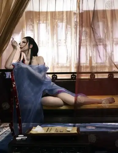 戚薇破尺度全裸纹身写真