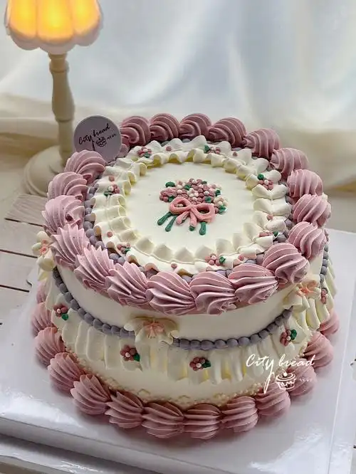 复古裱花蛋糕白色底也很好看呀