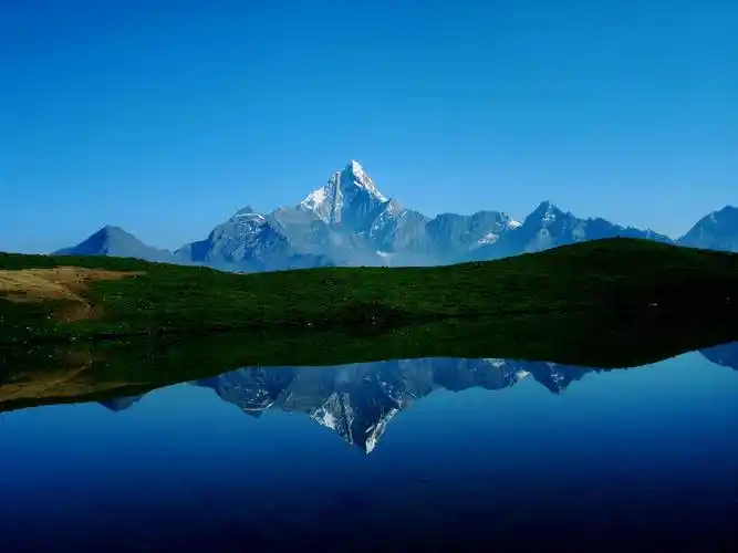 大雪山青藏东缘 ·雪山圣境立足红色文化资源优势,我州大力实施雪山