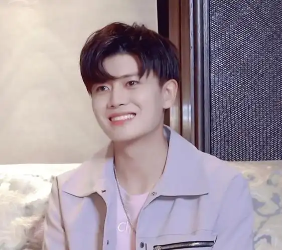 240219任嘉伦的笑容传递正能量开启嘉美好的一周