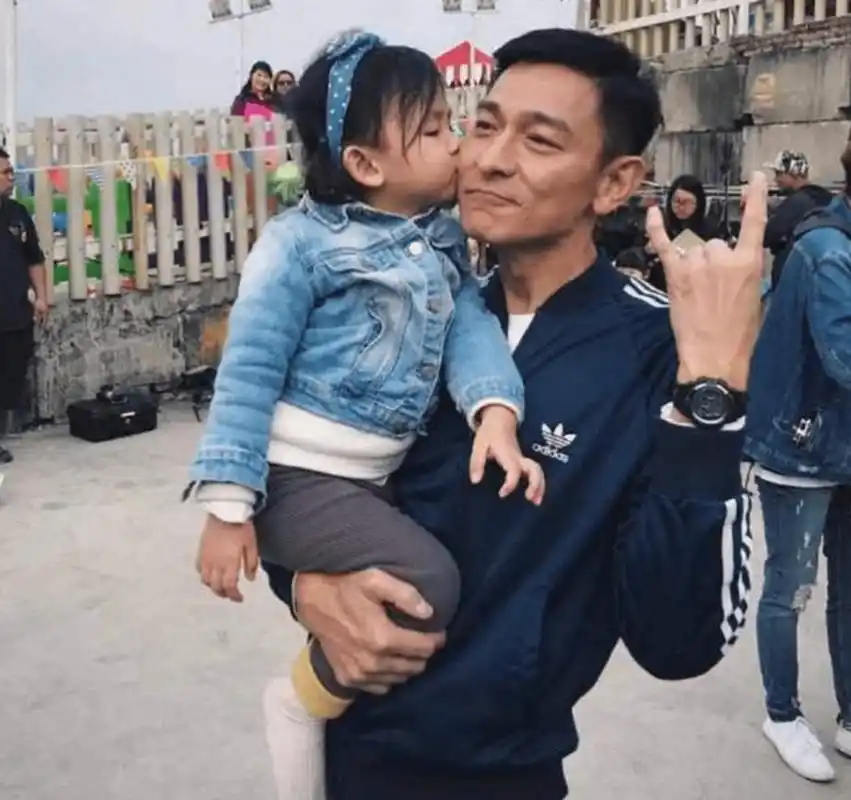 "宠女狂魔"刘德华一年为女儿花5亿