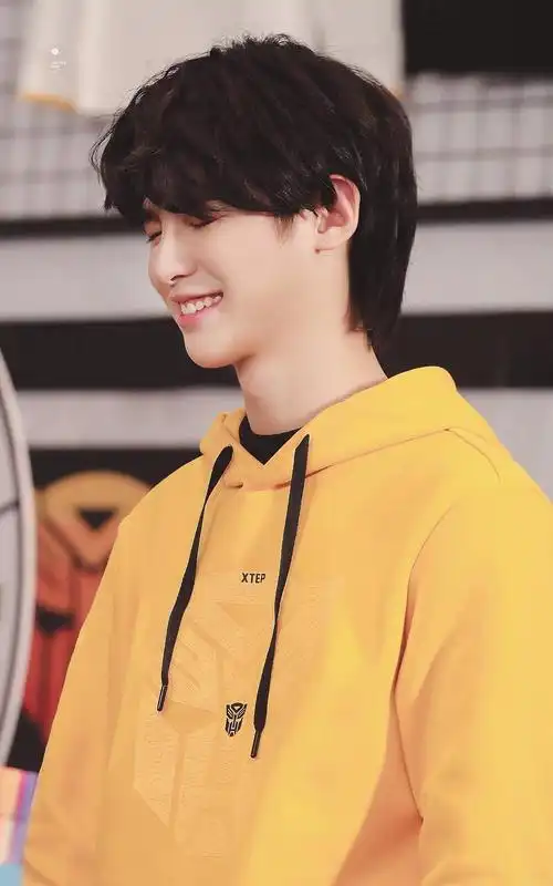 呜呜呜黄明昊笑起来好好看(○ε○)