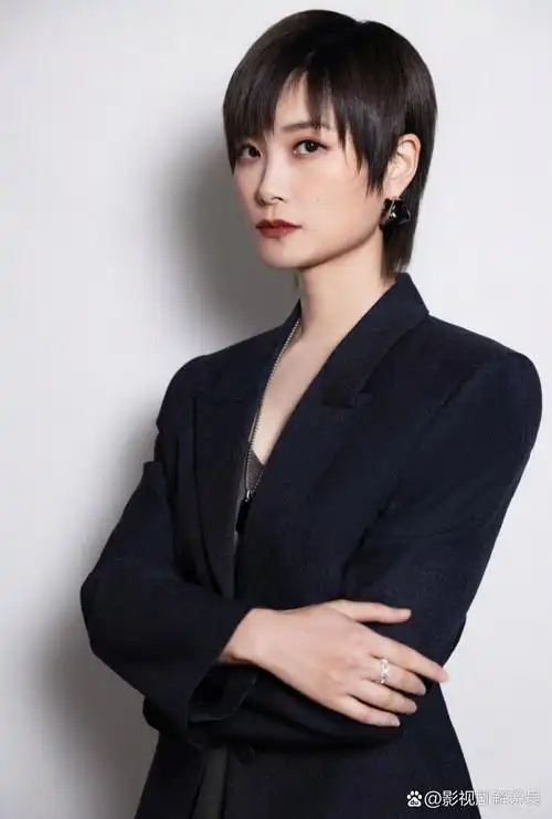 从超女冠军到时尚先锋,李宇春的形象一直备受关注.