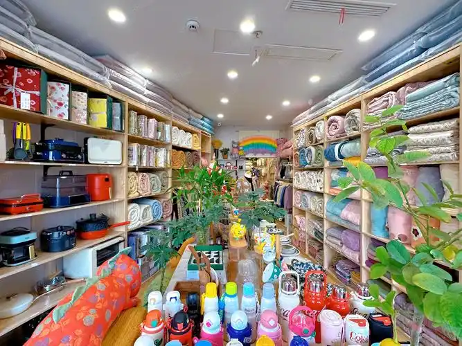 【9图】[亿铺]岱宗大街沿街精致家居用品店转让 可整体转让也可空转