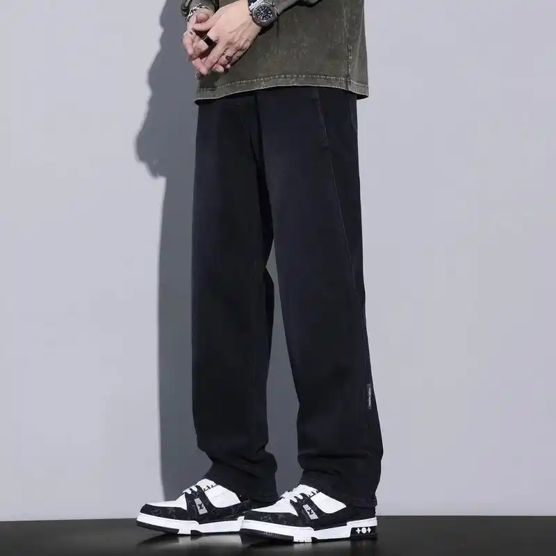 秋季直筒黑色牛仔裤男生.