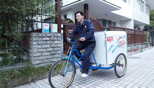 是谁每天奔波劳累无论刮风下雨,将新鲜的牛奶送到城市的每一个角落?