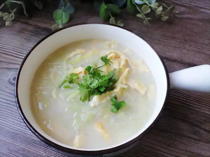 秋冬多吃萝卜煮一碗萝卜鸡蛋粉丝汤早晨热乎乎来一碗太舒服了