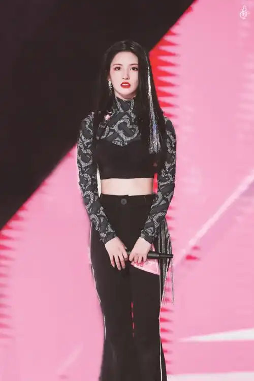 刘些宁硬糖少女303门面主舞