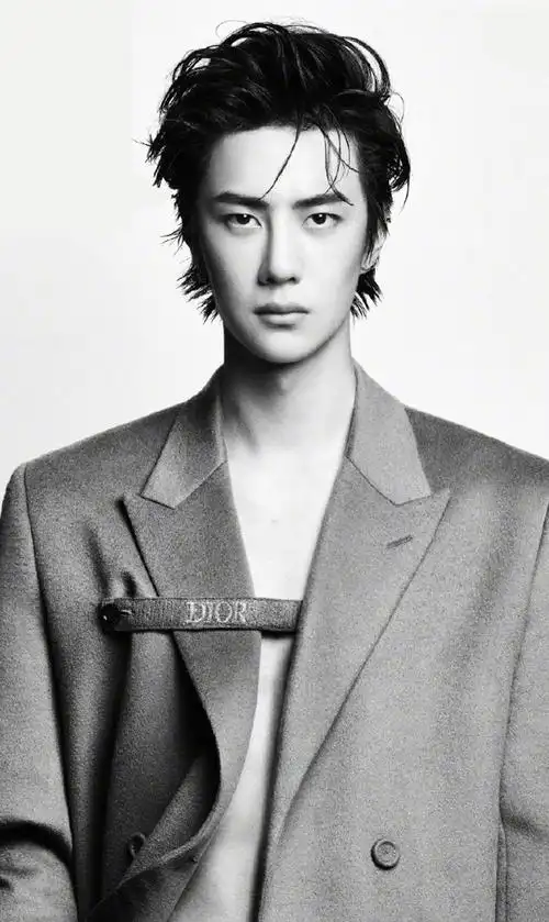 王一博酷帅壁纸:俊美少年,时而傲娇时而蠢萌