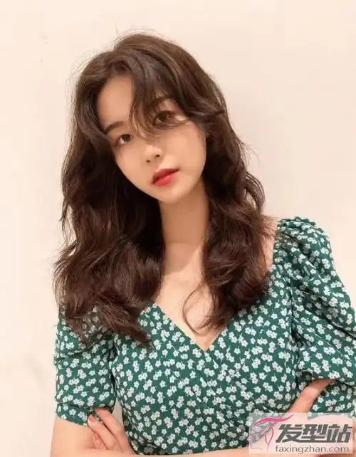 2021年最火烫发竟是它?显发量真女神!--sms580