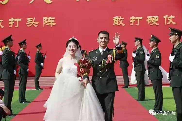 高甜撒糖陆军部队集体婚礼来袭