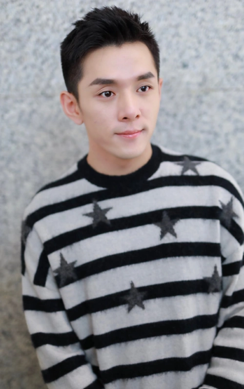 路人用原相机拍李佳琦素颜拍出零瑕疵的婴儿肌这脸天使吻过