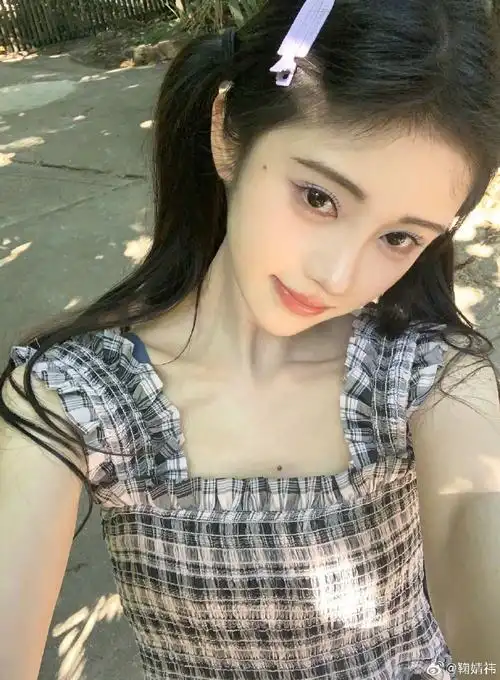 鞠婧祎薄荷曼波妆