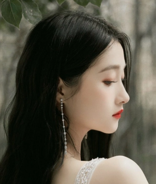 女明星的侧颜什么样?鞠婧祎明媚,张予曦惊艳,最后赵露思差点没认出!