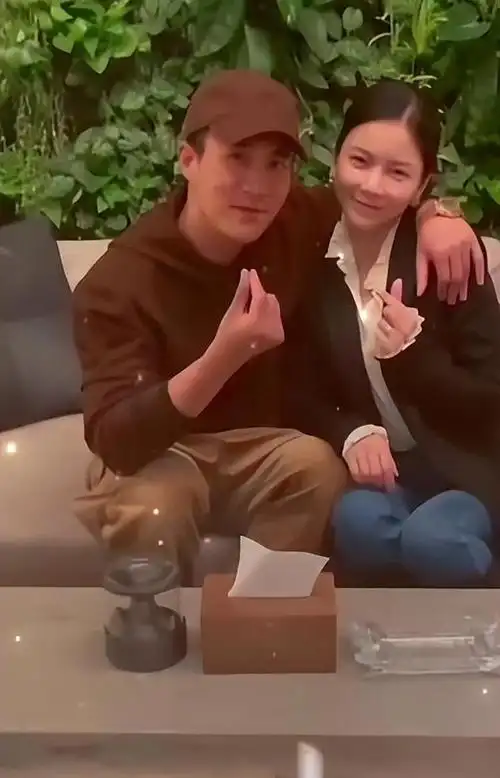 杜淳老婆王灿情人节秀恩爱,遭网友咒离婚,王灿霸气回怼被夸赞|婚姻