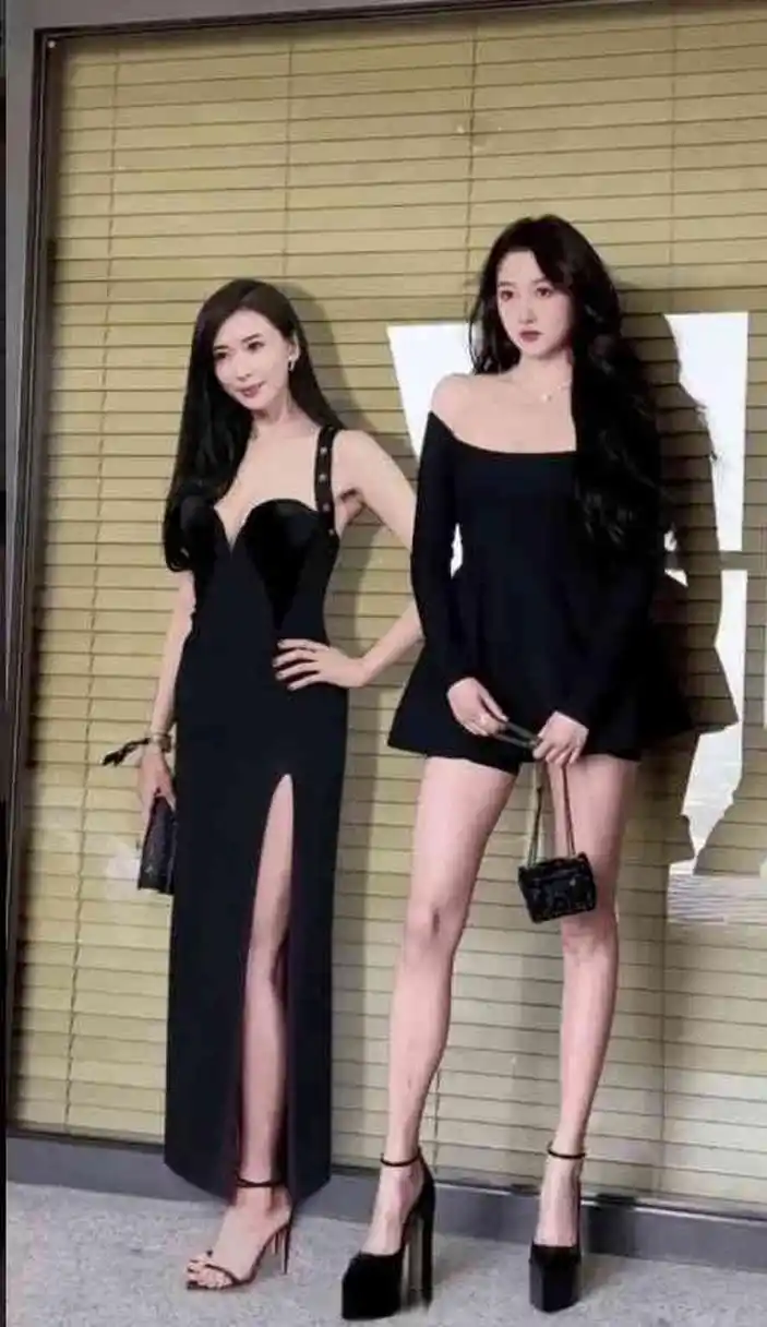 关晓彤气场太强了,林志玲和关晓彤同框完全被比下去了,毕竟关晓彤的大