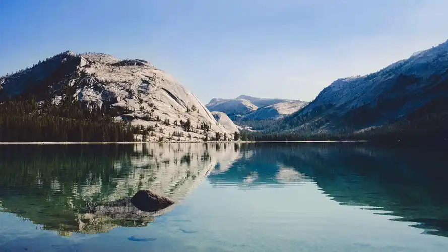 平静湖面自然风景桌面壁纸高清大图预览1920x1080_高清壁纸下载_美桌