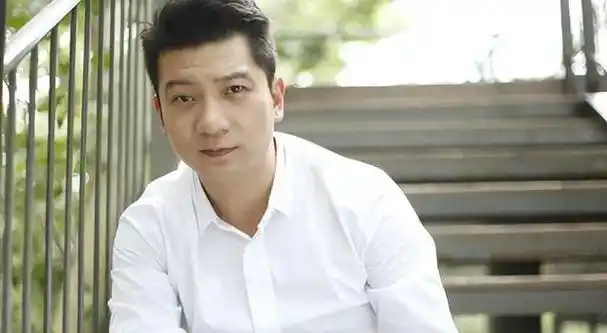 在中国电视剧《大博弈》中,观众们再次被中年男演员田雨的精彩表演所