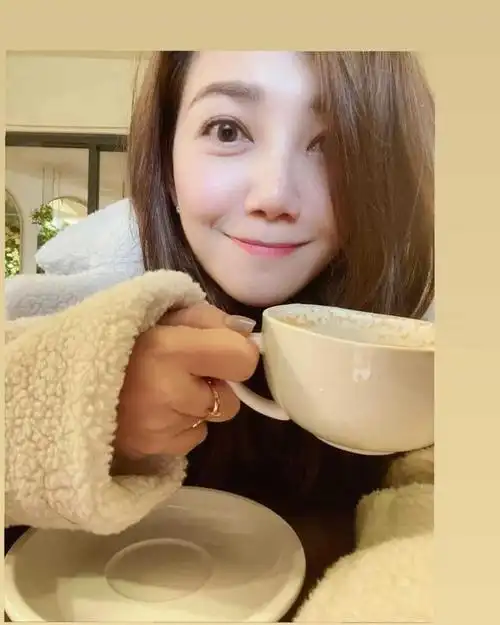 42岁梁静茹晒「素颜健身照」,网赞:还是那个小女生