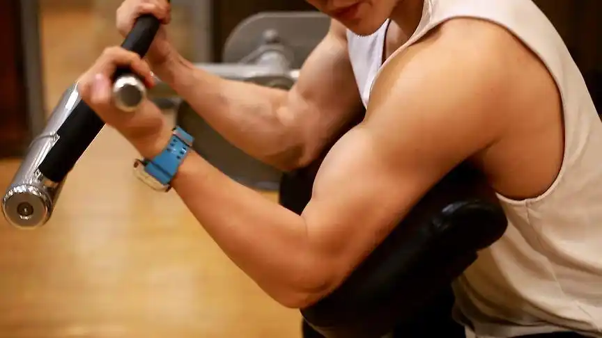 初学者如何锻炼肱二头肌?掌握这些细节,才能让你事半功倍