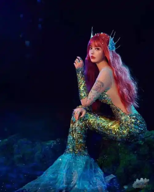 韩安冉美人鱼写真获网友夸赞,女网红变女明星_孩子_创业_因为