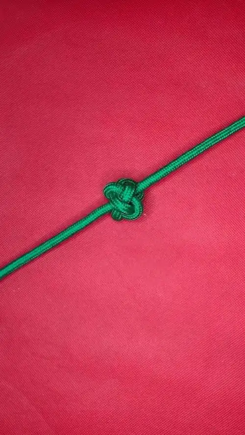 非常美观的单线纽扣结,只用一根绳子就可以了