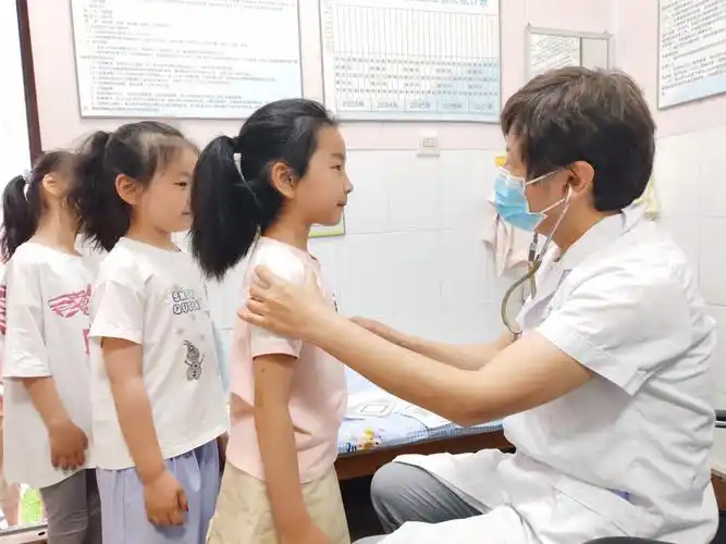 郑州市管城区商城幼儿园开展幼儿六一体检活动